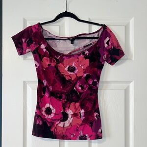 Guess Scoop Neck Floral Tee - Magenta & Burgundy